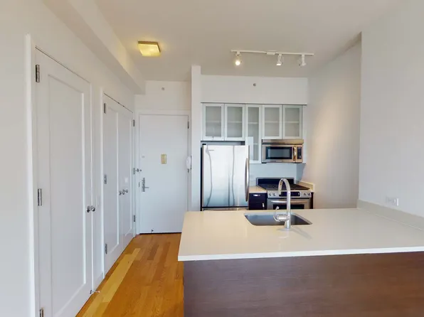 808 Columbus Avenue image 2 of 9