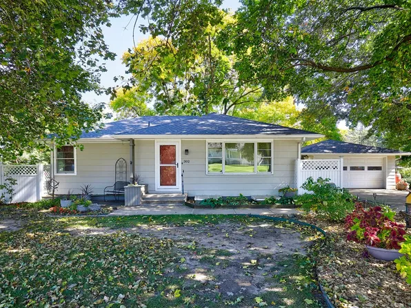 302 12th St, Dallas Center, IA 50063