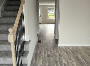Megway Ct. (2-5), Hooksett, NH 03106