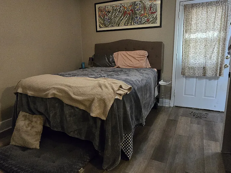 528 Whitfield St — Photo 12