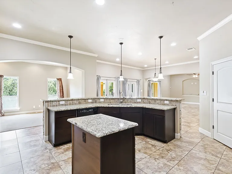 8210 Roy Ln — Photo 11