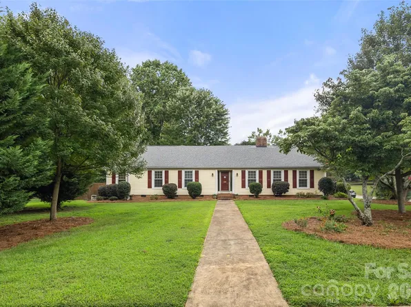 3701 Princeton Dr, Gastonia, NC 28056