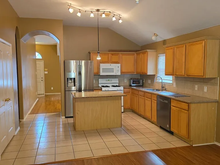 18034 Platinum Springs Dr — Photo 6