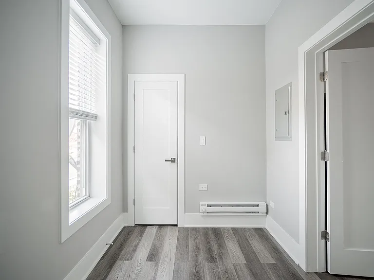 1472 W Erie Street — Photo 15