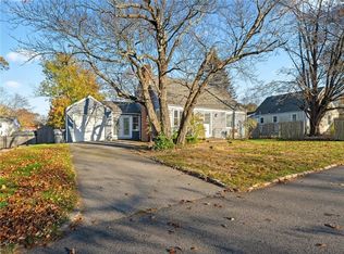 30 Bangor St, Warwick, RI 02886