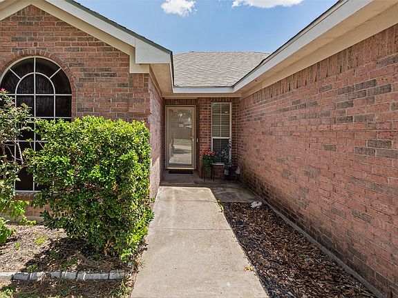 3rd image of 2717 Wildridge Ct
