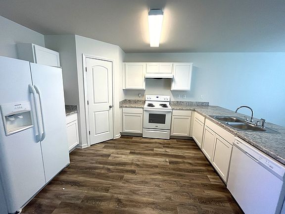 4th image of 5017 Sandy Hill Dr