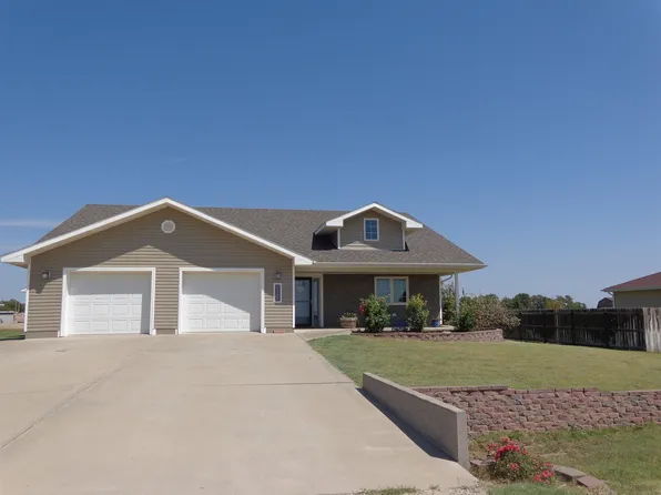 2225 S View Dr, Hays, KS 67601