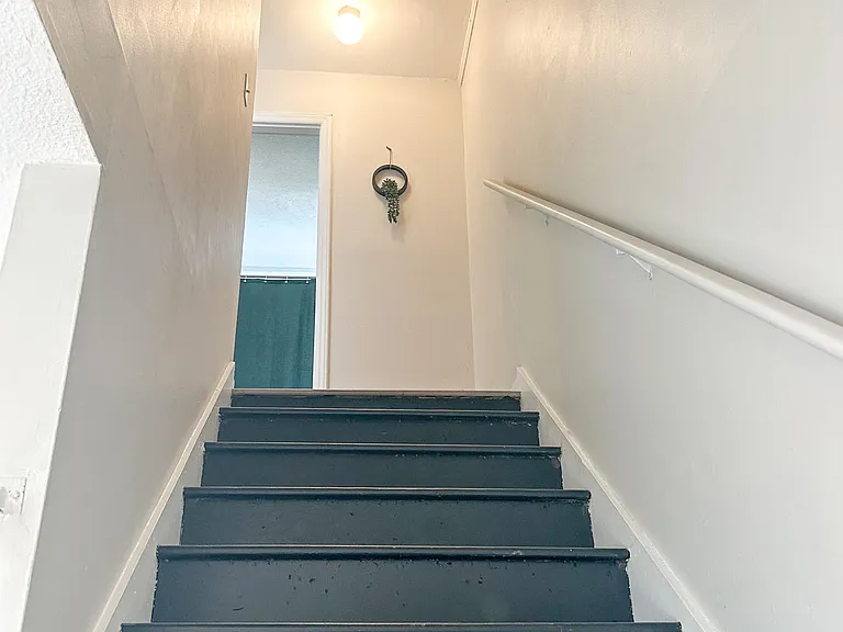 Kentucky Ave — Photo 10