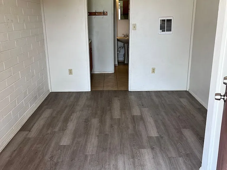 730 E Limberlost Dr — Photo 3