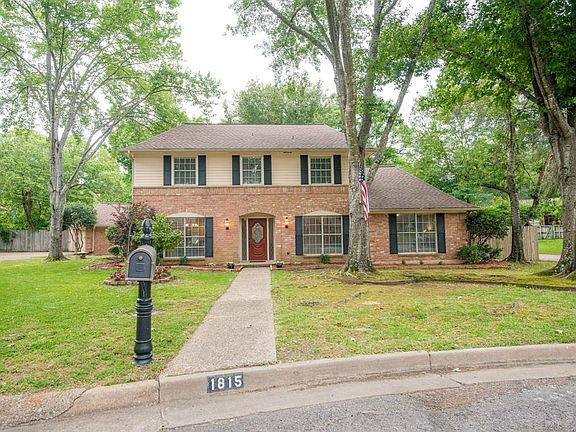 2nd image of 1815 Everglades Dr