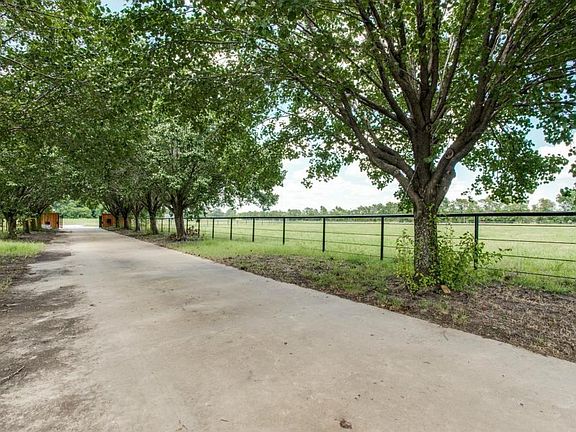 5th image of 416 County Road 364