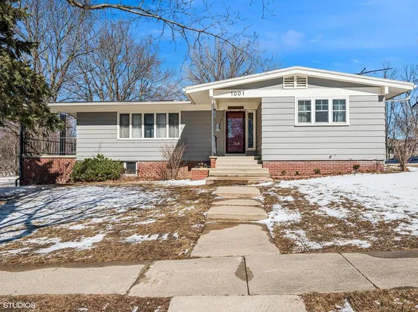 1001 3rd Ave NE, Waverly, IA 50677