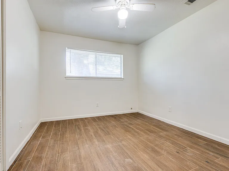 406 Vance St — Photo 12