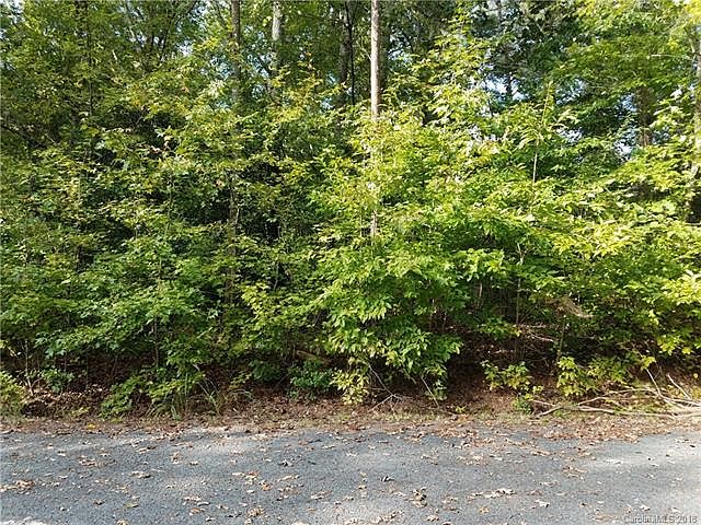 2nd image of 211 Pinecrest Cres