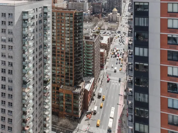 300 E. 39th Street image 43 of 48