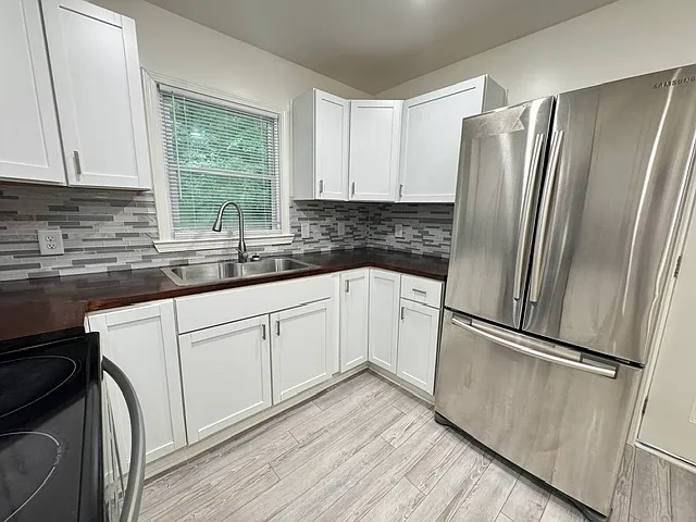 2353 Agnes Dr — Photo 7