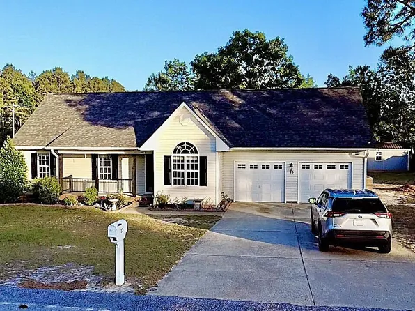 15 Colonial Hills Dr, Lillington, NC 27546