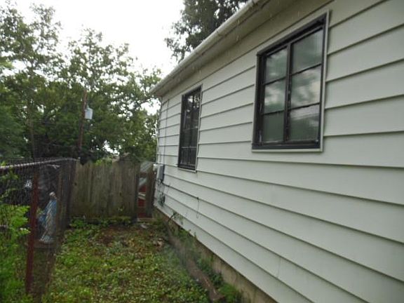 3rd image of 1121 Holly Ave