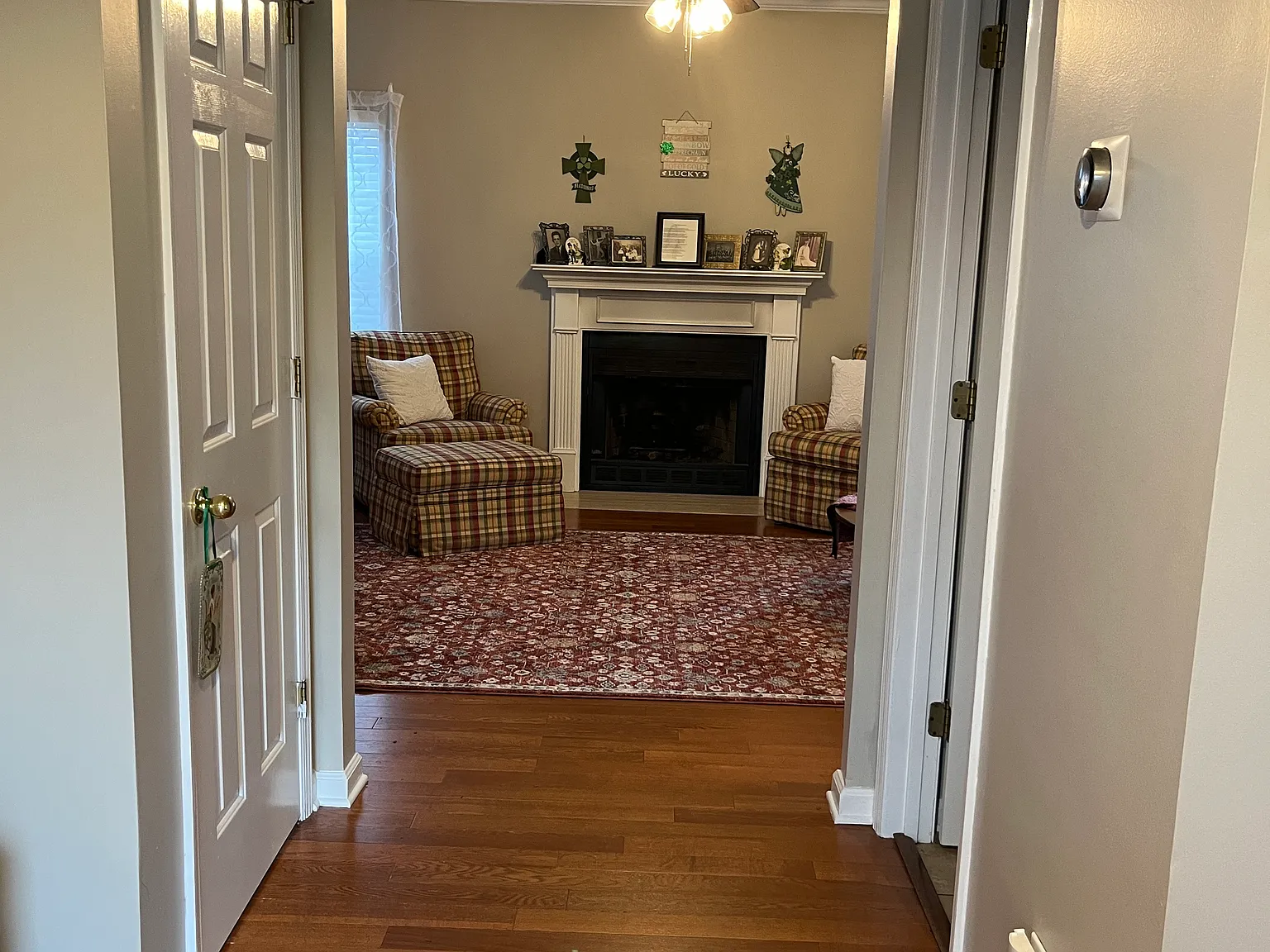 1018 Glastonbury Dr — Photo 3