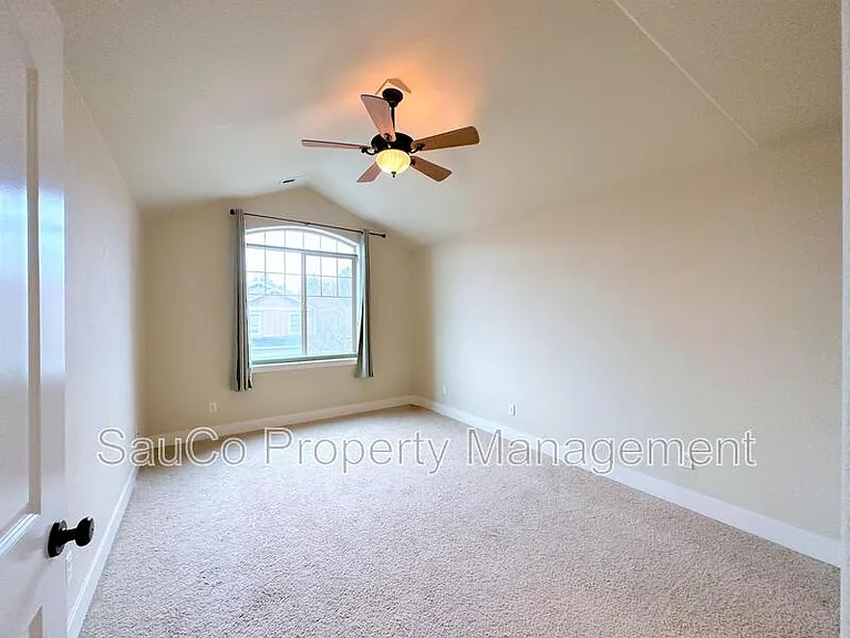 727 NE 65th Ct — Photo 19
