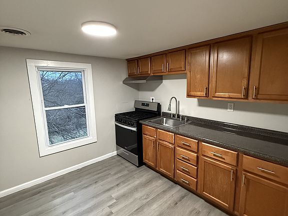 2nd image of 313 Veterans Memorial Pkwy #3