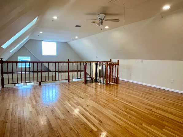 662 Undercliff Avenue image 8 of 17