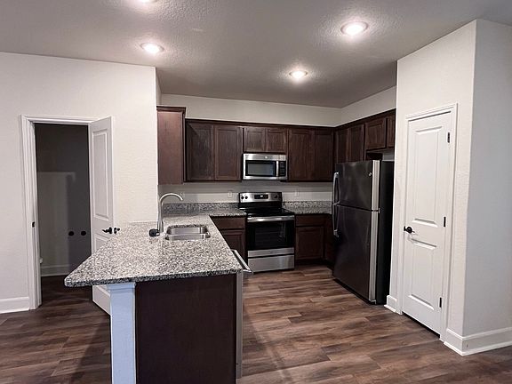 4th image of 10306 Lynwood Br #102