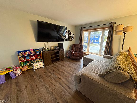 4th image of 3157 Coventry Dr