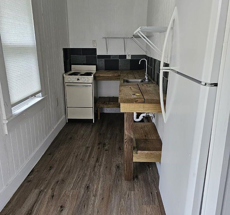 2nd image of 722 Hughey St #1