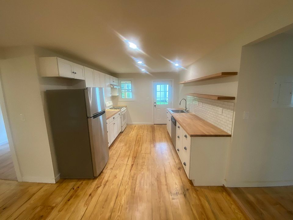 1st image of 7 Roman Dr #4