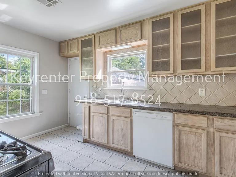 729 N Florence Pl — Photo 7
