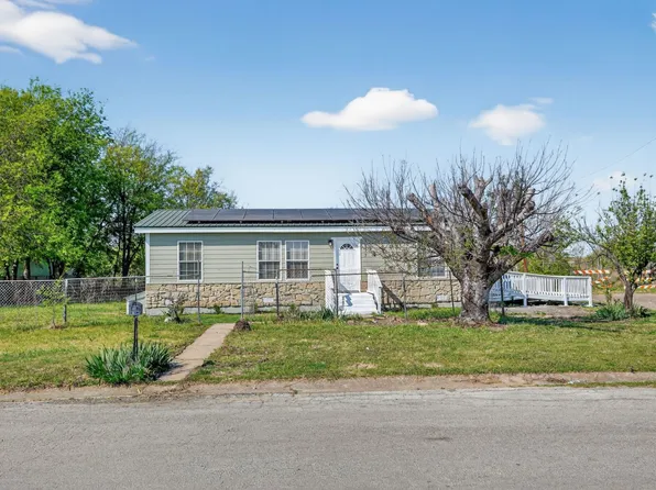 1917 Nolan Ridge Dr, Cleburne, TX 76033