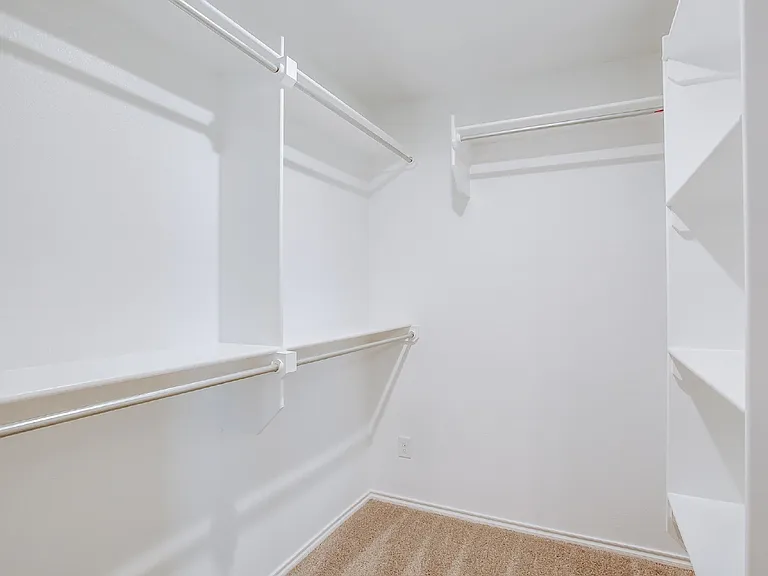 14204 Vernon Ave — Photo 6