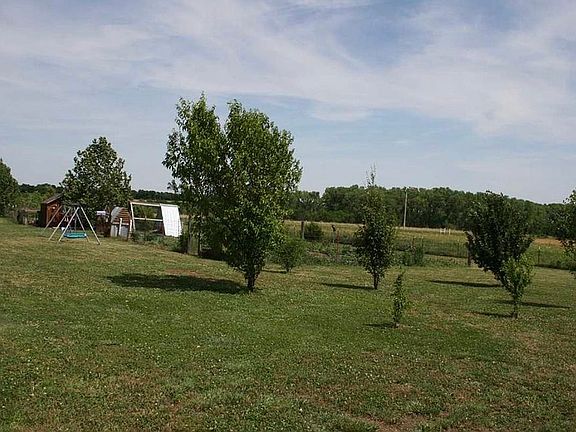 5th image of 951 N 170th Rd