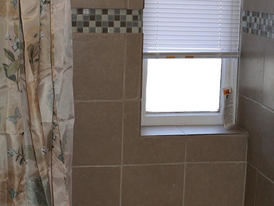 bathroom tub/shower combo