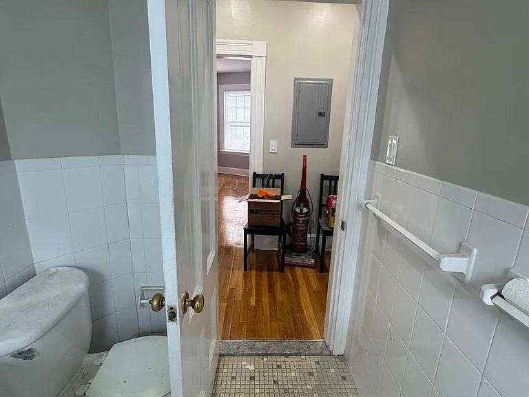 22-24 Everett Sq #2 — Photo 15