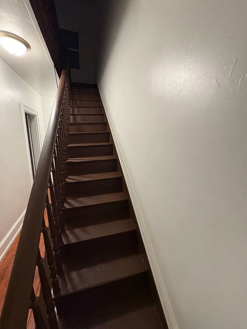 2nd/3rd Floor 3 Bedroom Convenient Downtown Location York City SD — Photo 2