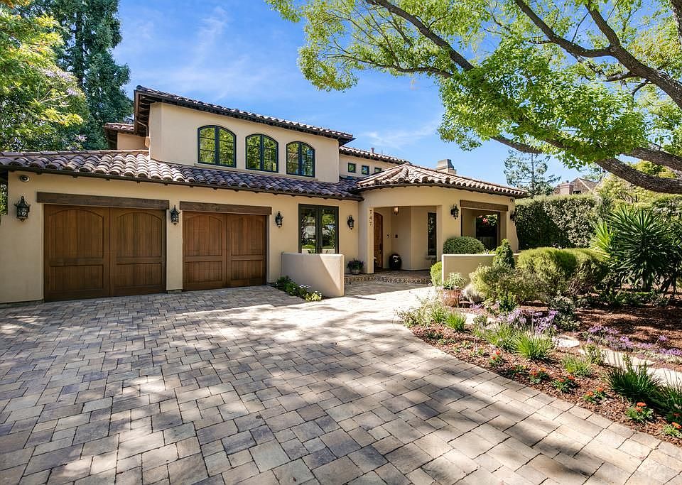 1st image of 747 Rosewood Dr
