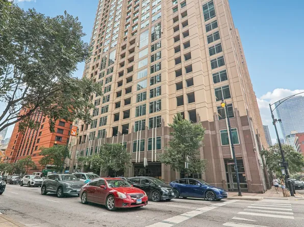 33 W Ontario St APT 51F, Chicago, IL 60654