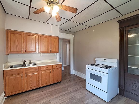 3rd image of 310 Jefferson Ave APT 2