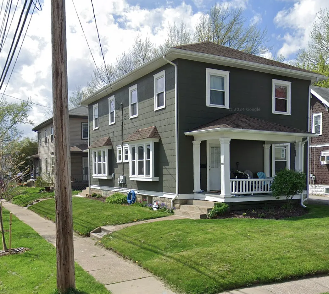 3 bed, 1056 sqft, $1,450 — Photo 1