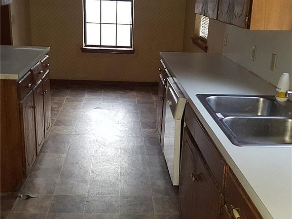 4th image of 109 N Randlett St