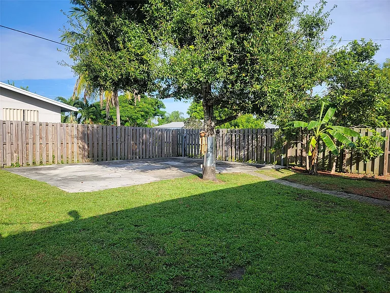 1601 SW 1st Ter #1 — Photo 30
