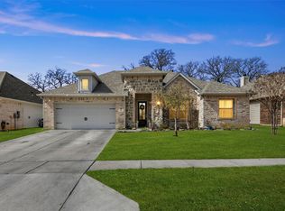 137 Gardenia Dr, Azle, TX 76020