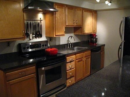 2nd image of 915-25 Bainbridge Street #201