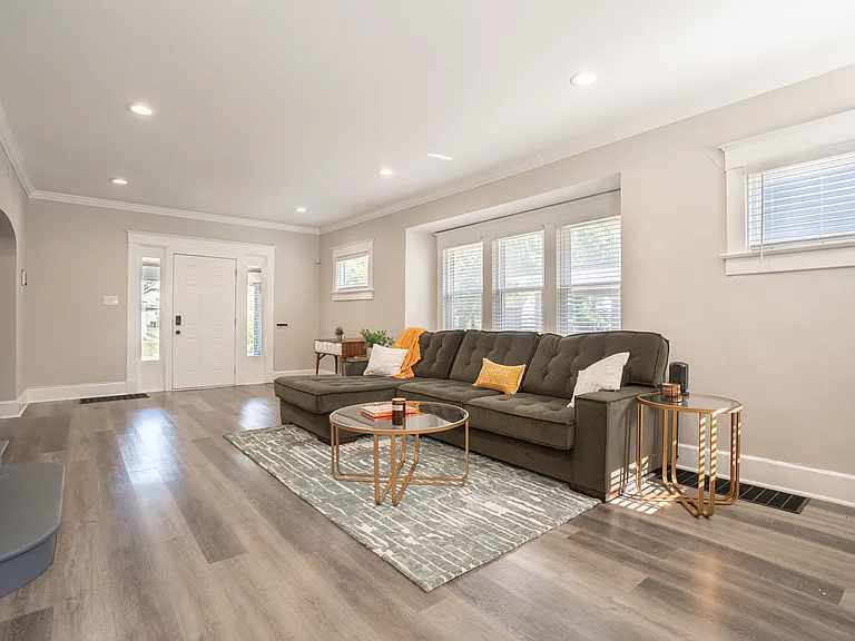 3102 Guilford Ave — Photo 8