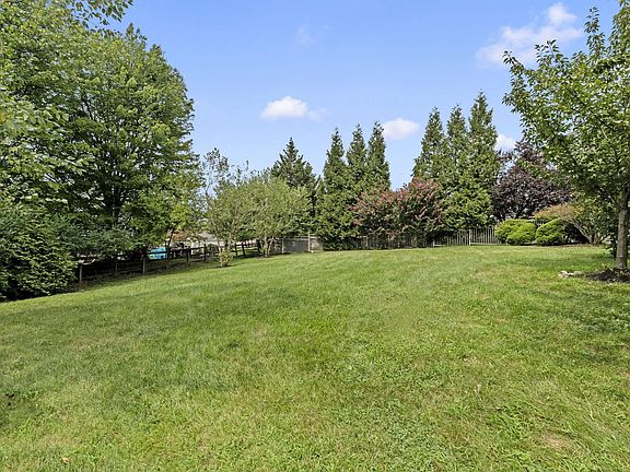 5th image of 1015 Redtail Rd