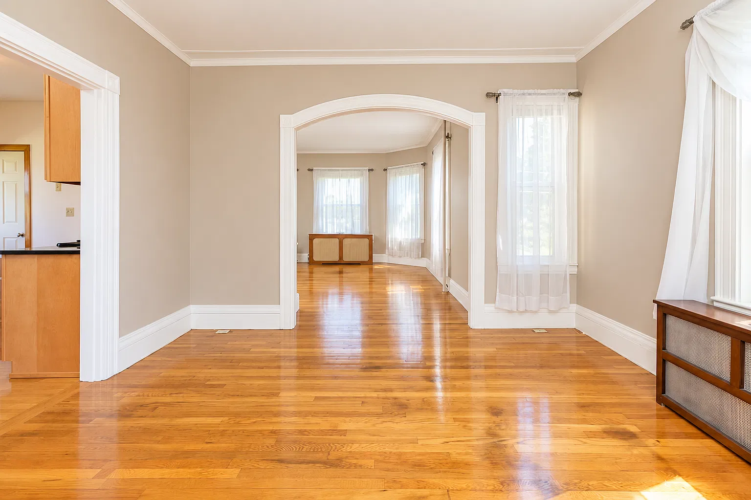 3 bed, 1.5 bath, 1686 sqft, $3,750 — Photo 2
