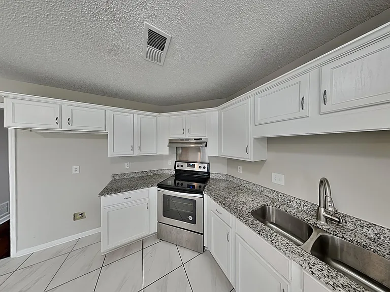 5657 Wolf Pack Dr — Photo 3